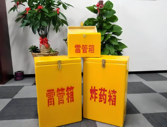 徐汇玻璃钢炸药箱与普通炸药箱有什么区别？